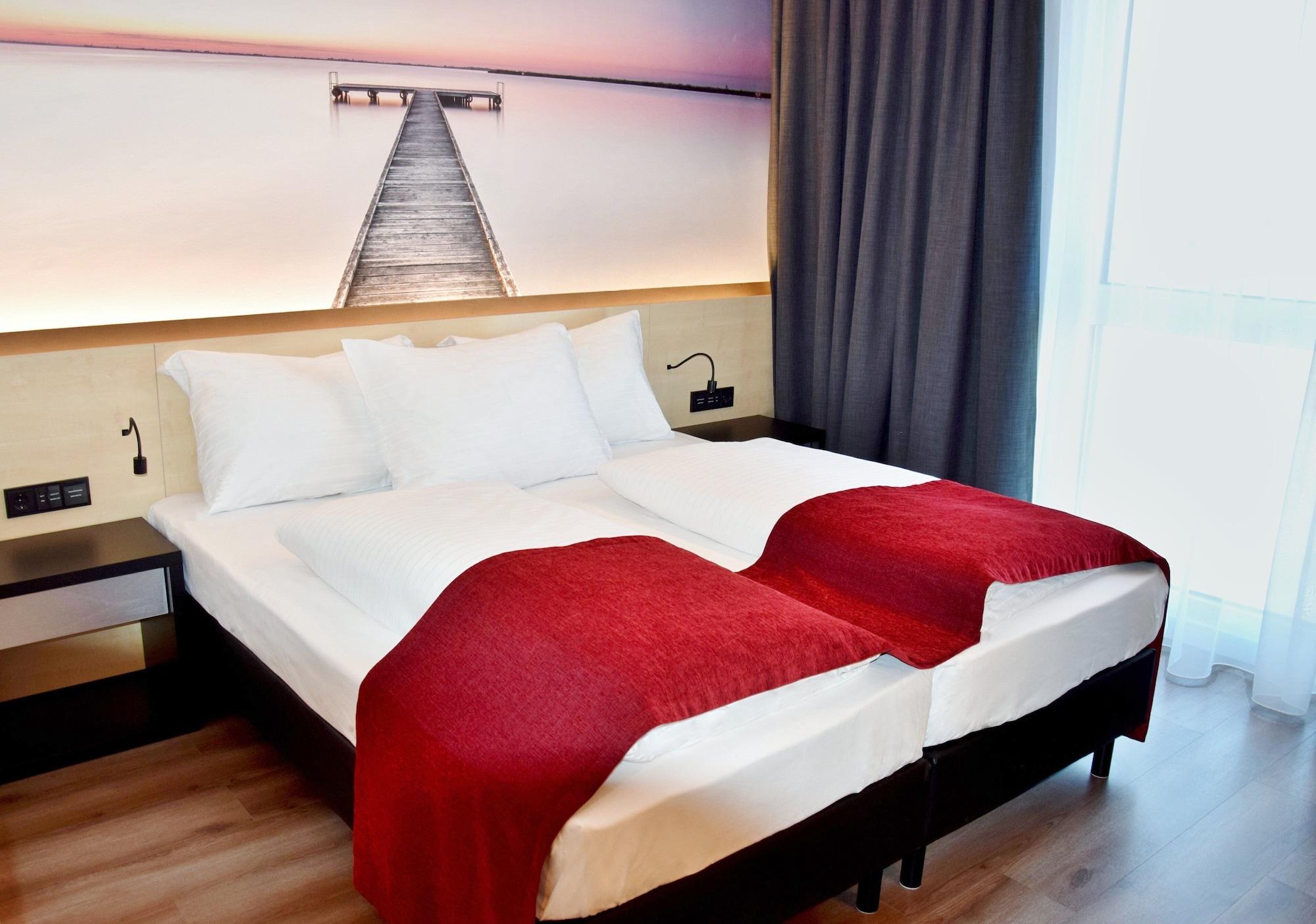 Pannonia Tower Hotel Parndorf Exterior photo