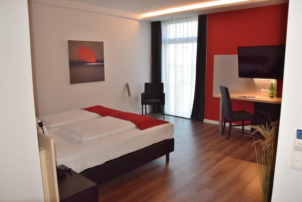 Pannonia Tower Hotel Parndorf Exterior photo