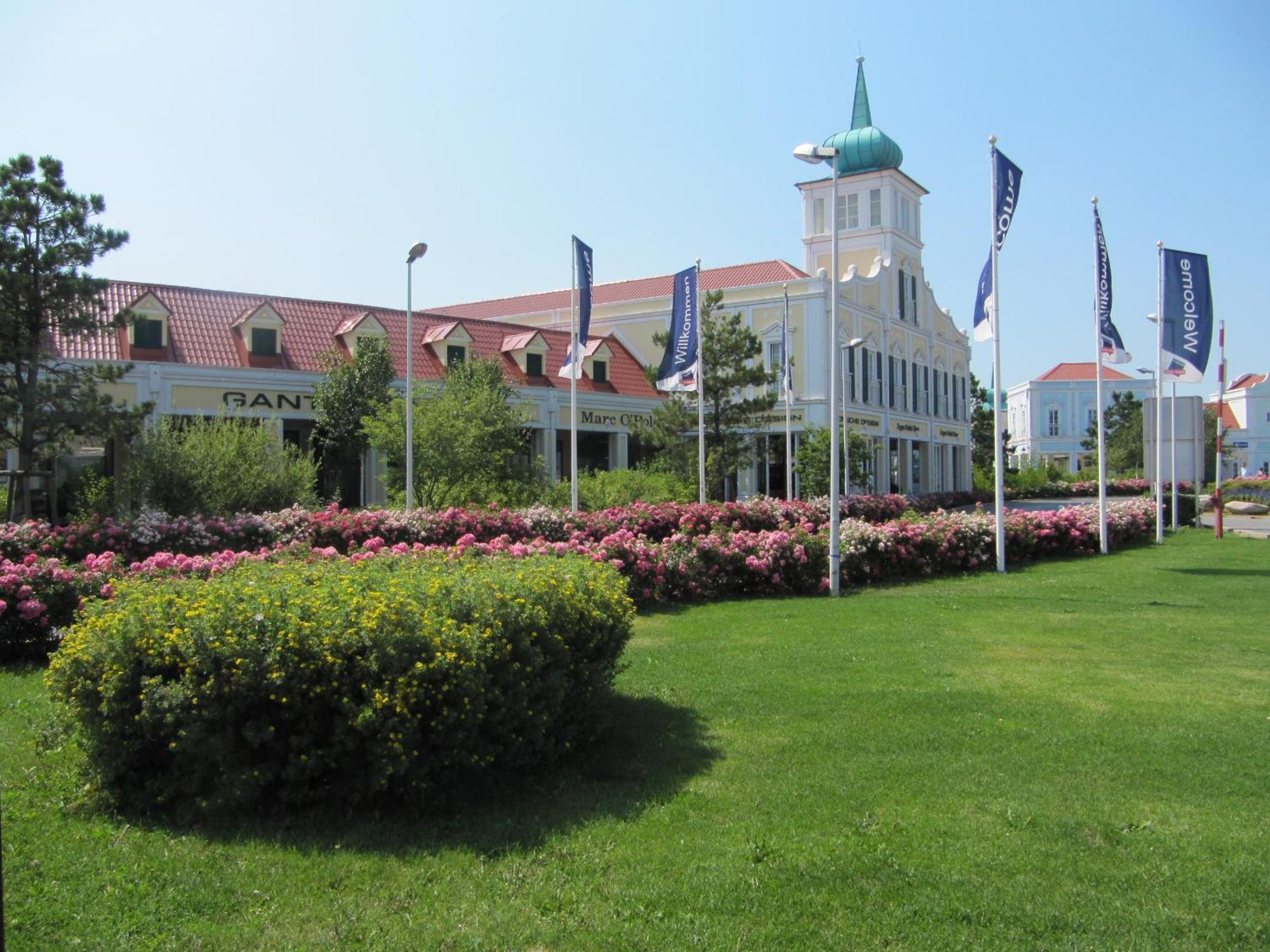 Pannonia Tower Hotel Parndorf Exterior photo